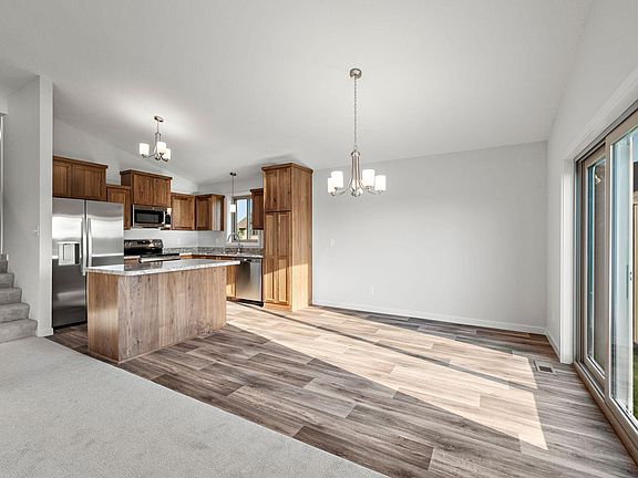 5th image of 2100 Eagle St