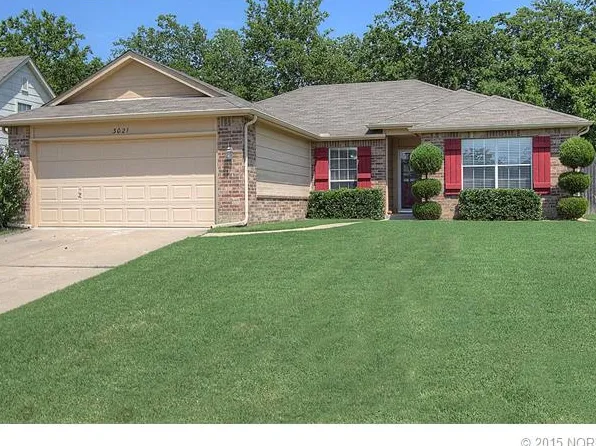 3021 Village Dr, Catoosa, OK 74015