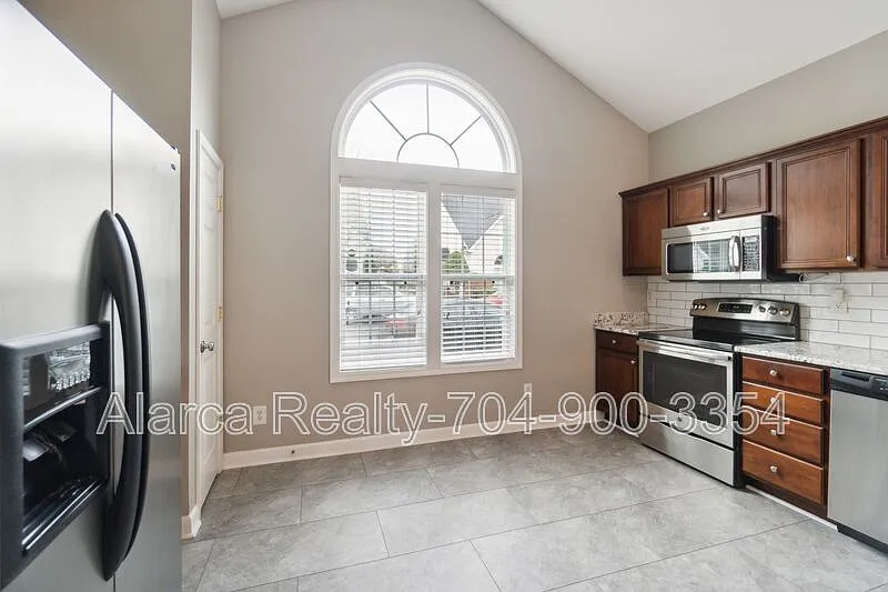 3 bed, 1500 sqft, $1,750 — Photo 3
