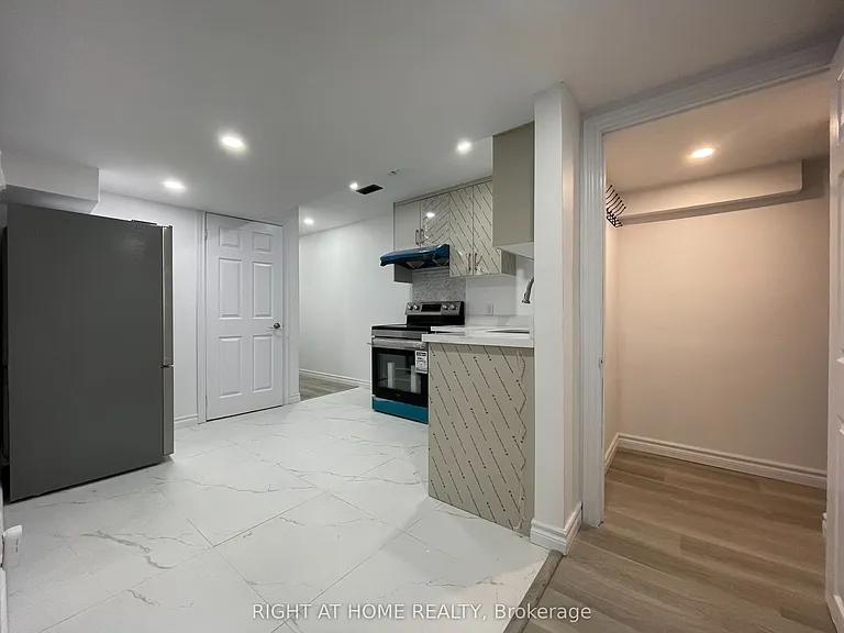 58 Meadowcrest Ln #LOWER — Photo 12