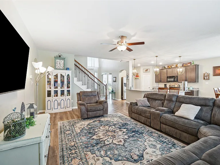 312 Brocks Ct — Photo 7