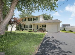 665 Brentwood Dr, Vineland, NJ 08361