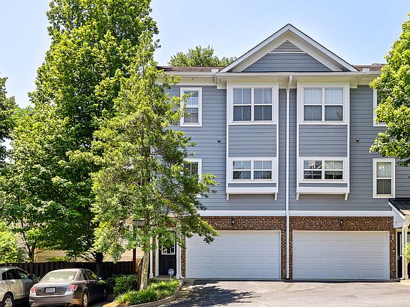 3rd image of 254 Carlyle Park Dr