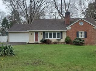 75 Oakridge Dr, Rochester, NY 14617