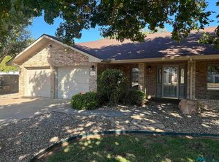 2308 Happy Ln, Clovis, NM 88101