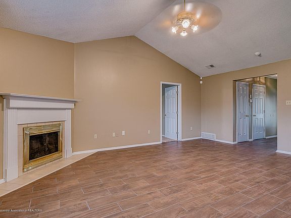 4th image of 7220 Dunbarton Dr