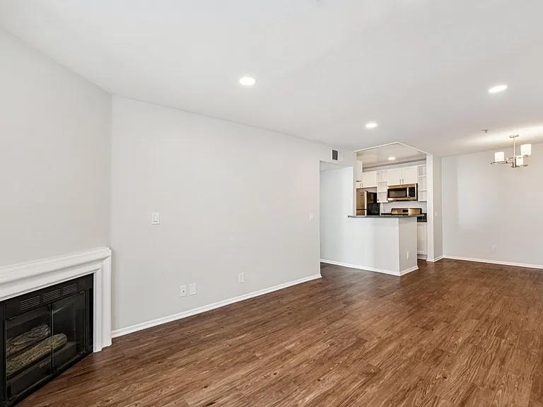 1223 Federal Ave — Photo 114