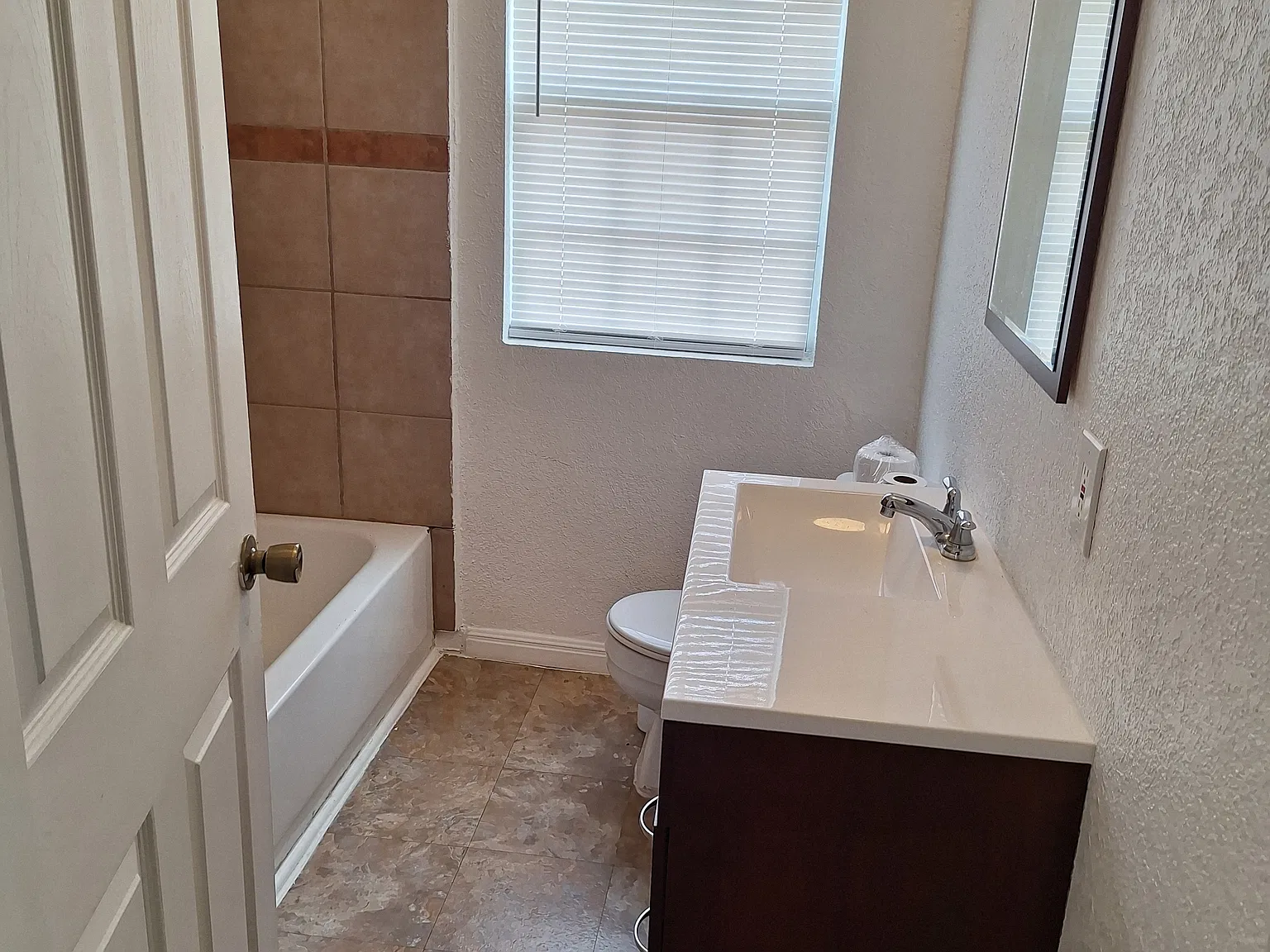 417 Esma St — Photo 2