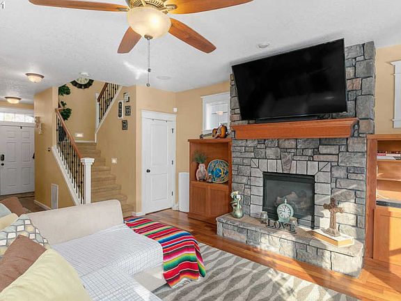 4th image of 1738 SE Gerhard Dr