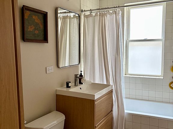 5th image of 2040 N Spaulding Ave APT 1S