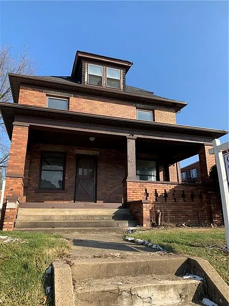 1111 E Washington St photo 1