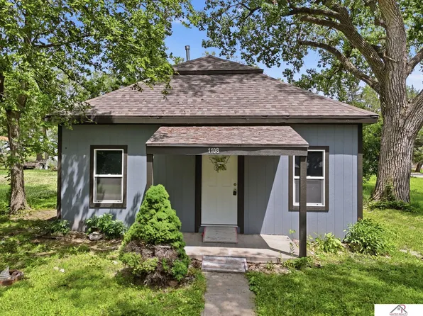 1108 Oak St, Fairbury, NE 68352