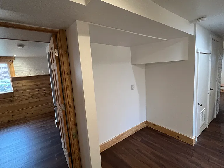 913 Webster Ave — Photo 7