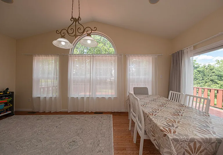 1909 Colonial Dr — Photo 15