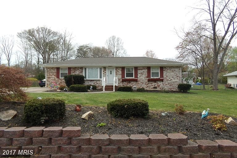 1st image of 820 Salem Dr