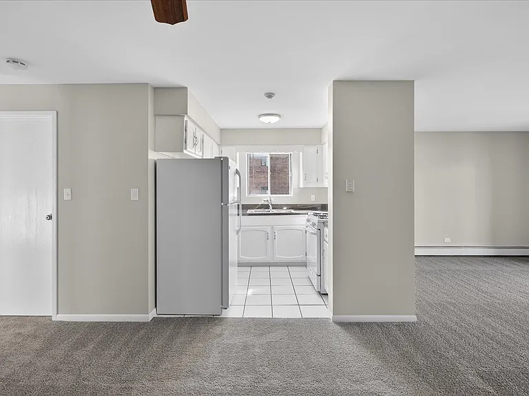 708 W 65th St #6 — Photo 7