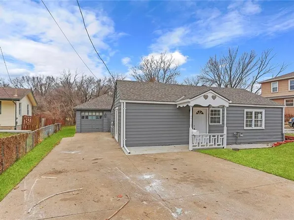 10101 E 20th St S, Independence, MO 64052