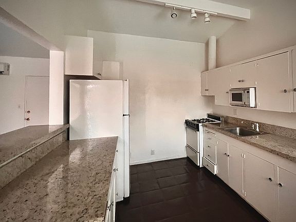 5th image of 561 S Highland Dr APT 2