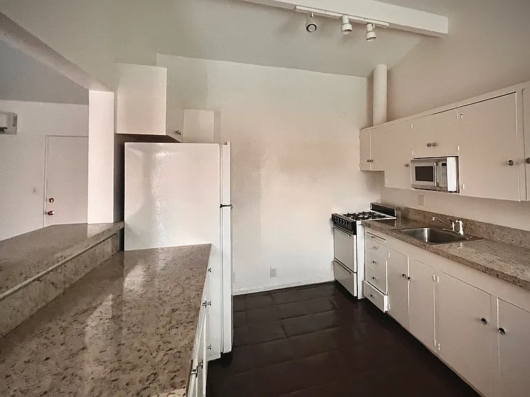 561 S Highland Dr #2 — Photo 5