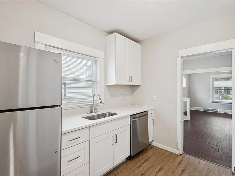 2302 Saratoga Ave — Photo 7