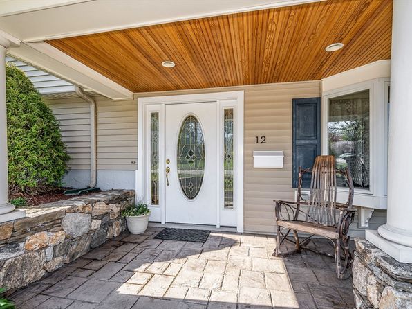 12 Dawn Dr, Chelmsford, MA 01824