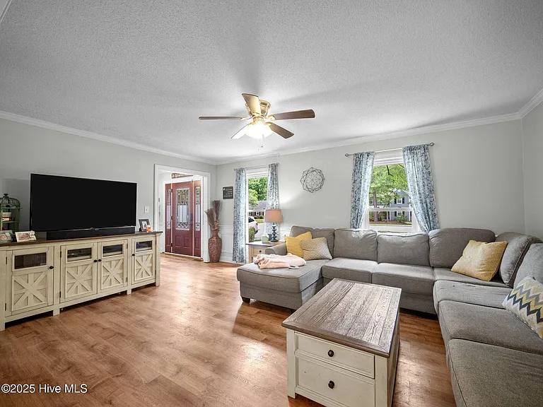 939 Eton Dr — Photo 24