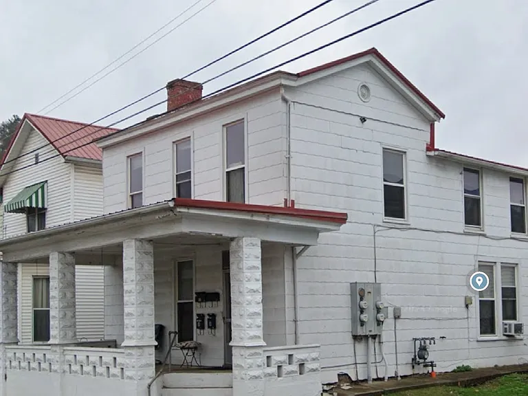 215 Bridge St #2 — Photo 1