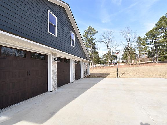 3rd image of 360 Bennett Cir