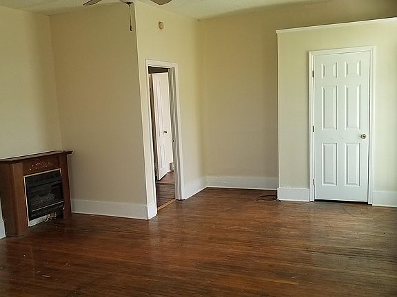 5th image of 121 W Moody Ave