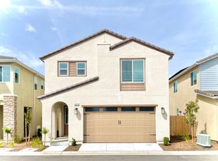 627 Farmhouse Ln, Clovis, CA 93619