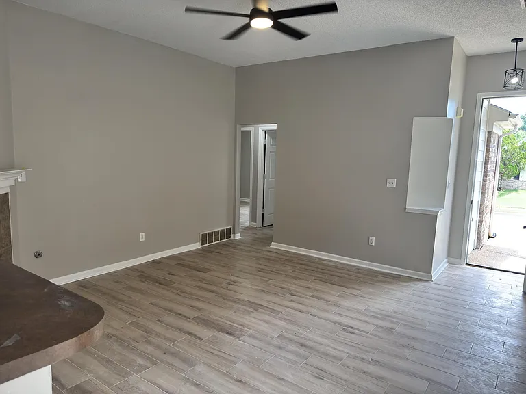1237 Travers Ln — Photo 15