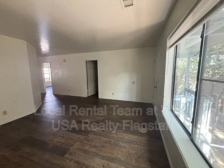 625 S Fountaine St #B — Photo 5