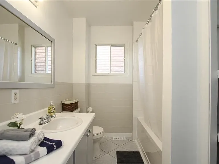 366 Bessie Ave — Photo 11