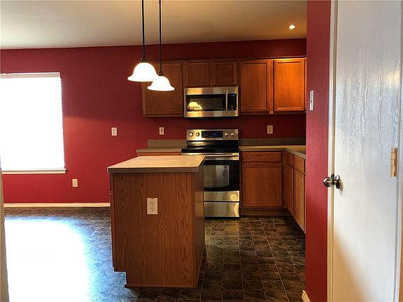 4th image of 230 Garden Valley Ln