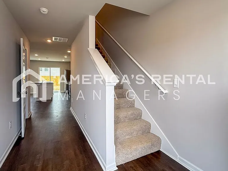 106 River Grass Dr — Photo 3