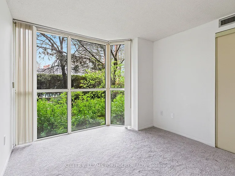 701 King St W #107 — Photo 18