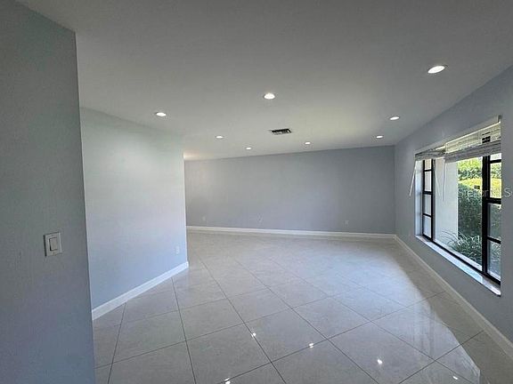 3rd image of 120 Annwood Rd