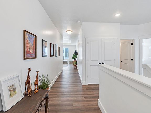 5th image of 281 N Pheasant Dr