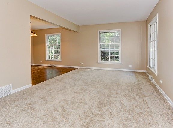 5th image of 633 Pinecroft Dr