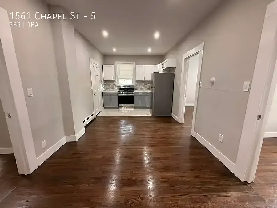 1561 Chapel St - 5 — Photo 3