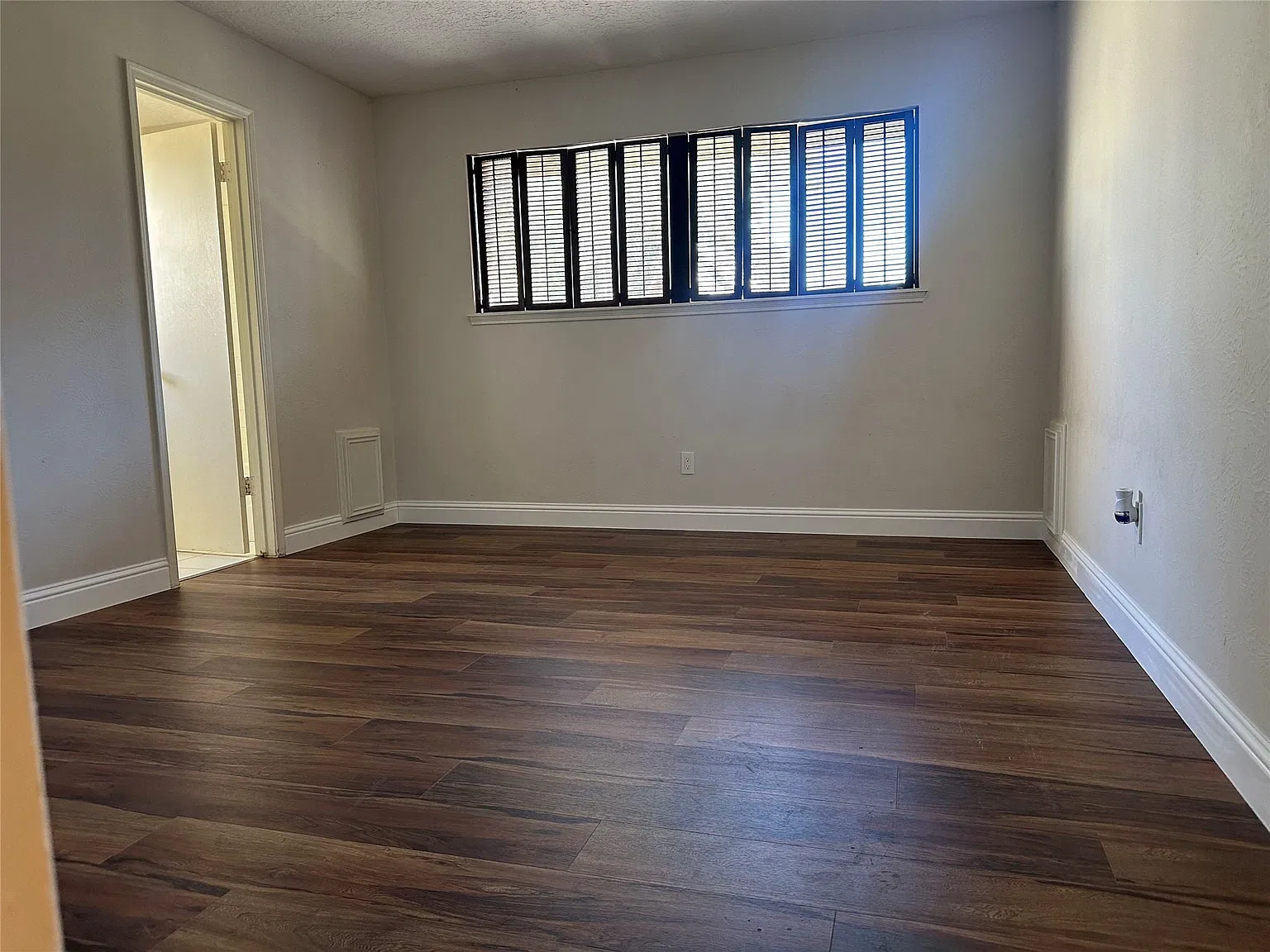 4 bed, 2.0 bath, 1934 sqft, $2,500 — Photo 4