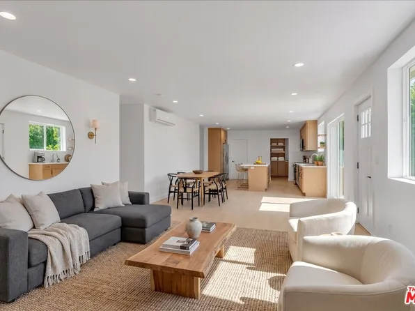 6913 1/2 Encino Ave, Van Nuys, CA 91406