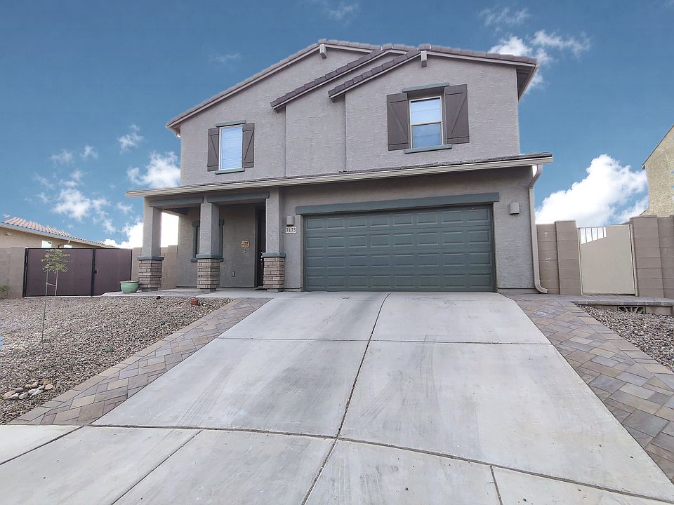 Beautiful La Estancia curb appeal