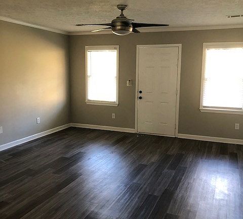 3rd image of 24 Sycamore Dr