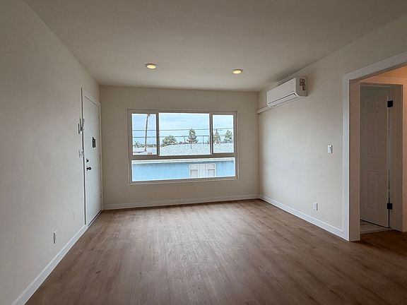 3rd image of 3950 S Hillcrest Dr #4