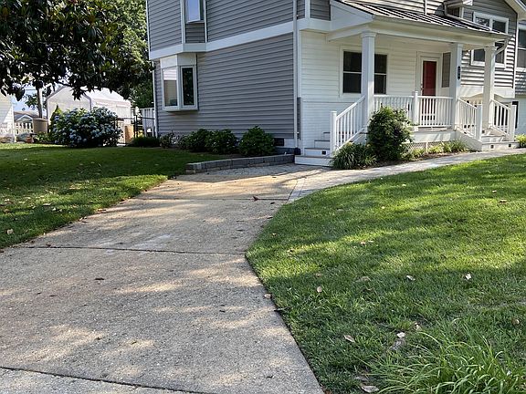 2nd image of 204 Charles St SE
