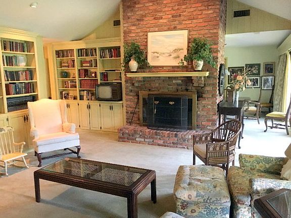 4th image of 415 Whitefield Ave