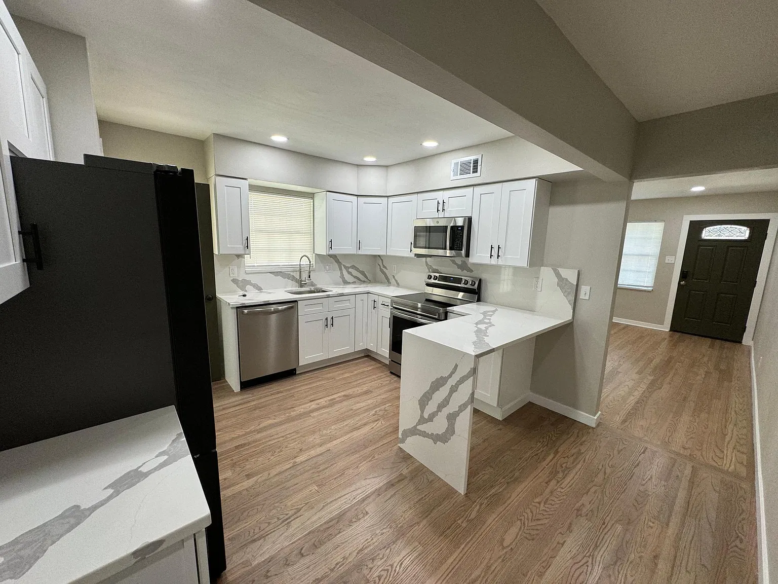 1 bed, 700 sqft, $1,000 — Photo 2