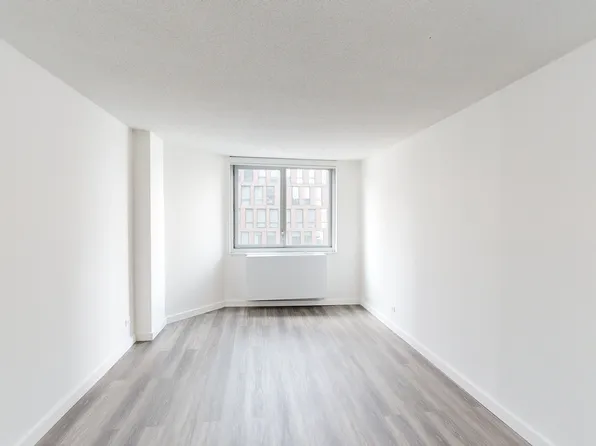 401 East 34th Street N24F image 3 of 9