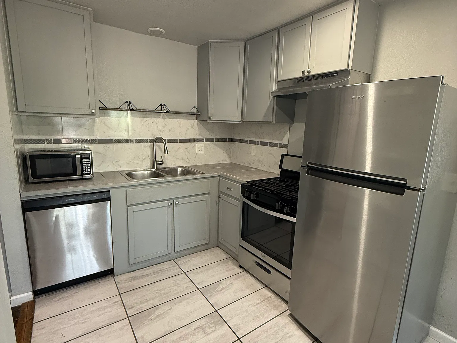 2 bed, 740 sqft, $1,050 — Photo 3